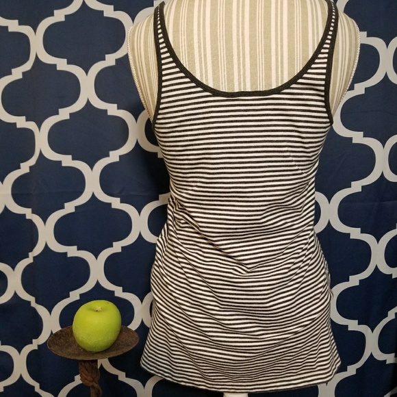 🌻🌺🌻OLD NAVY HI-LOW TANK!! - Picture 2 of 6